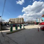 Apartman Near Airport,tram & Center Free Parking *