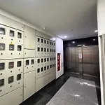 Near Airport,tram & Center Free Parking Apartman *