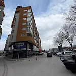 Near Airport,tram & Center Free Parking
