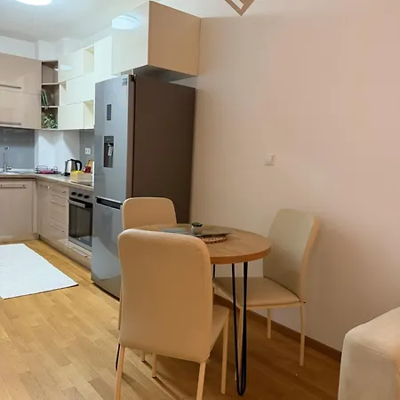 Апартаменты Near Airport,tram & Center Free Parking