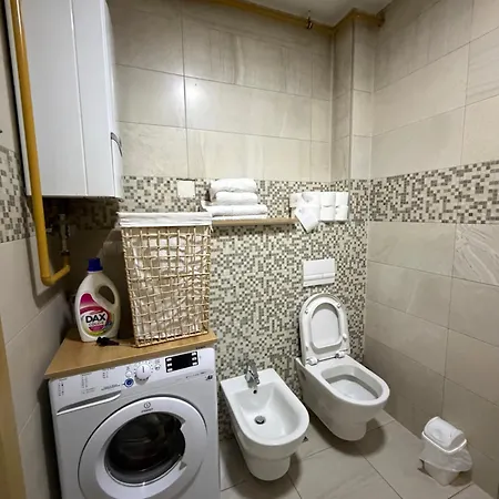 Near Airport,tram & Center Free Parking