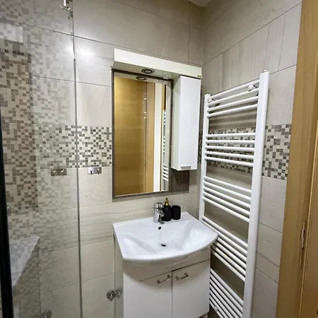 Апартаменты Near Airport,tram & Center Free Parking *