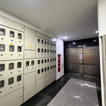 Near Airport,tram & Center Free Parking Апартаменты *