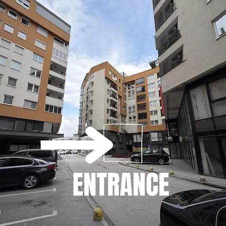 Near Airport,tram & Center Free Parking *