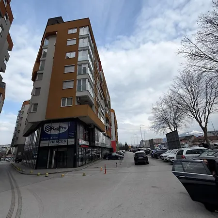 Near Airport,tram & Center Free Parking