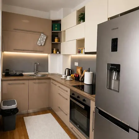 Near Airport,tram & Center Free Parking Апартаменты *