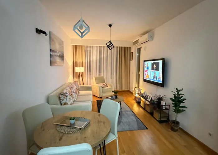 Near Airport,tran & Center Free Parking شقة سراييفو