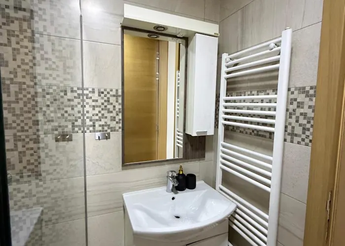 شقة Near Airport,tran & Center Free Parking *