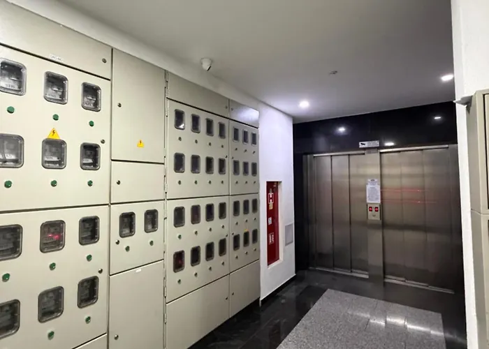 Near Airport,tran & Center Free Parking شقة *