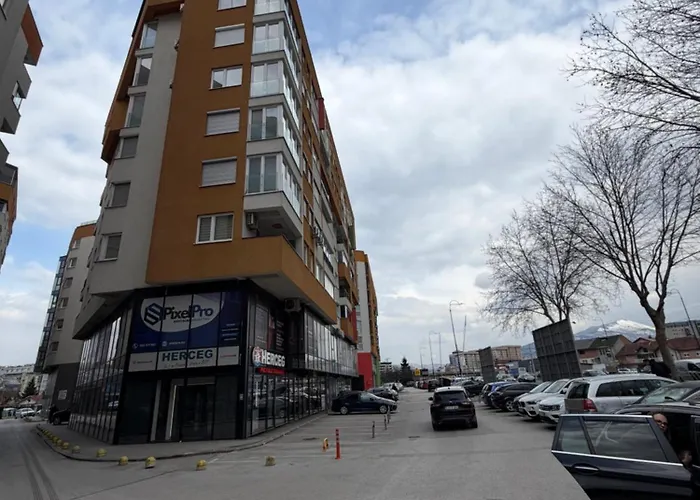 Near Airport,tran & Center Free Parking